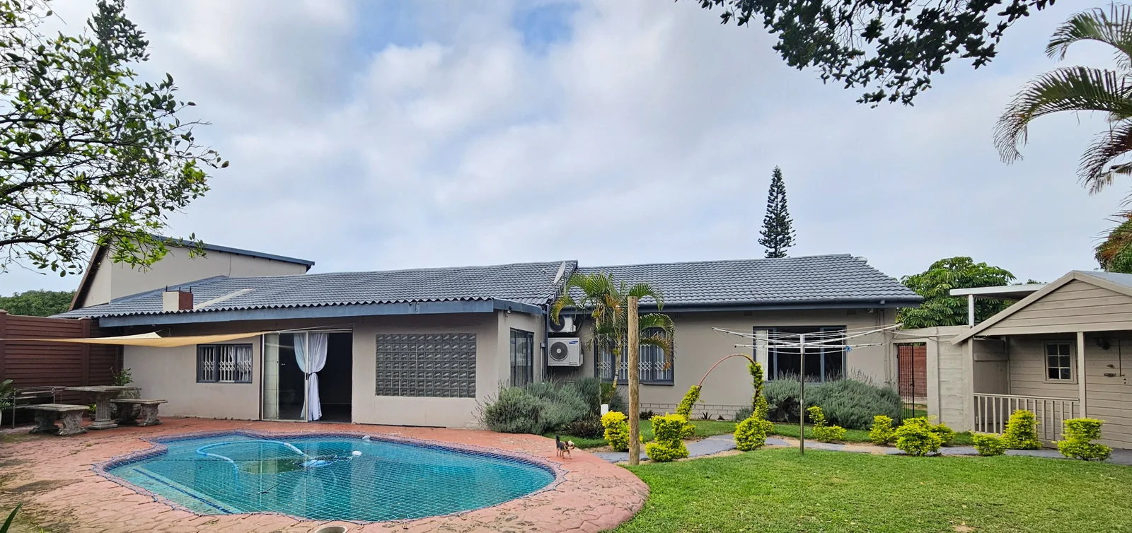 Family Fun Starts Here – Your Perfect Summer Home Awaits!