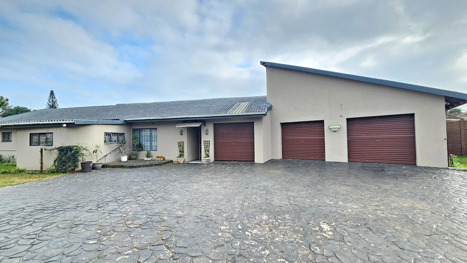 Family Fun Starts Here – Your Perfect Summer Home Awaits!