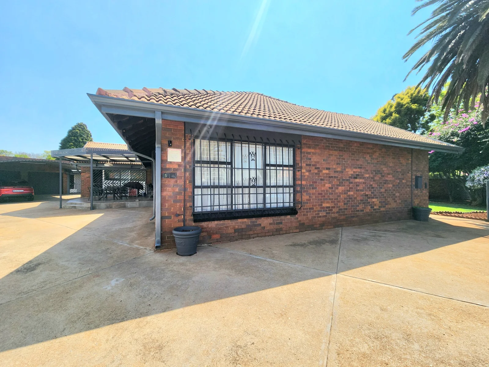 SPACE. SECURITY. VERSATILITY. A HOME THAT JUST WORKS.