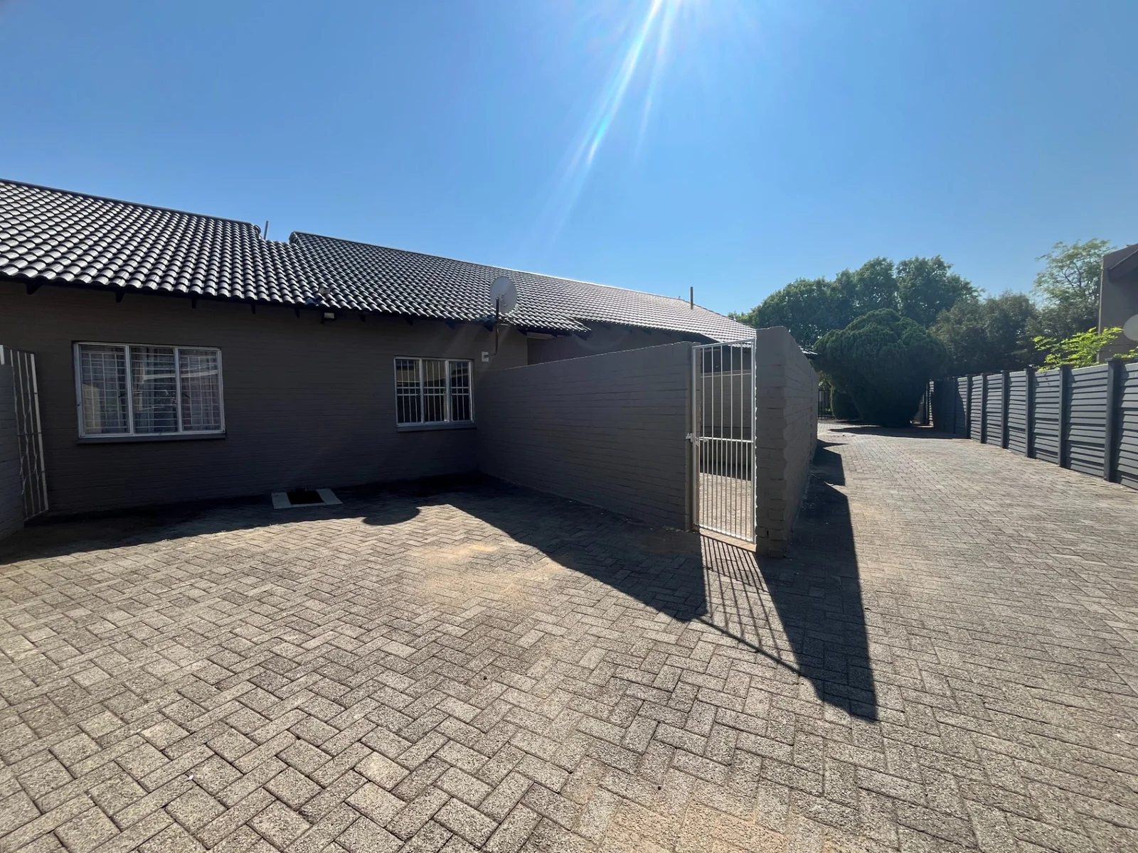 Pristine townhouse in popular complex.<br/>