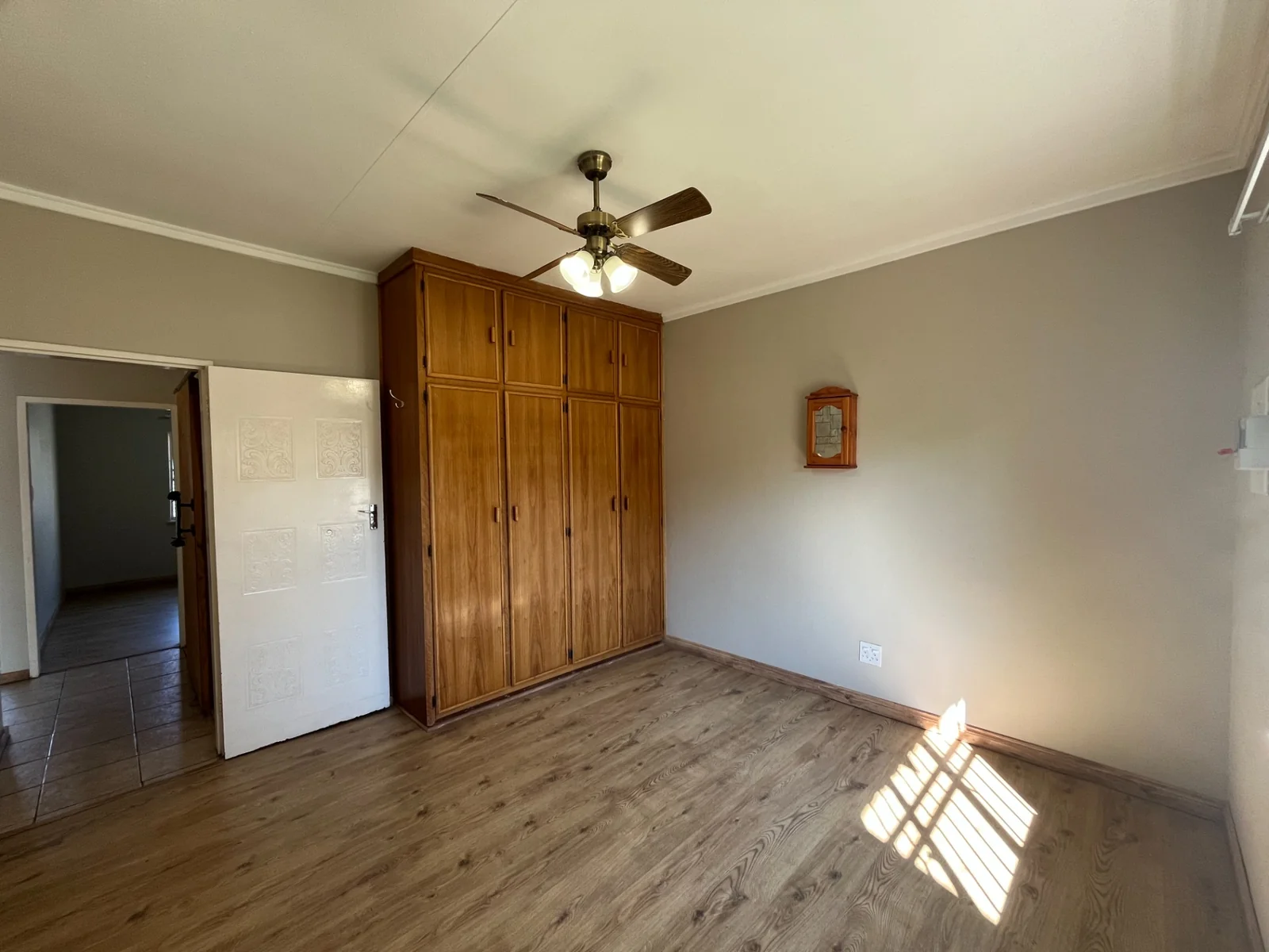 Pristine townhouse in popular complex.<br/>