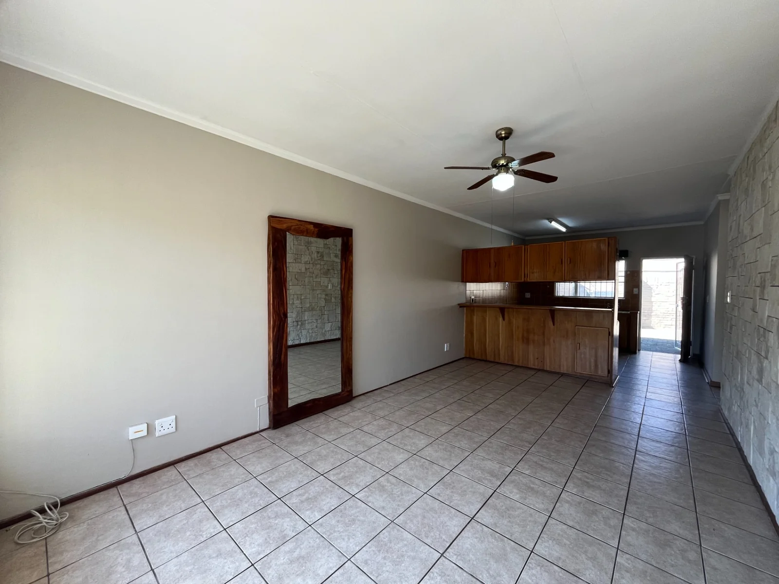 Pristine townhouse in popular complex.<br/>