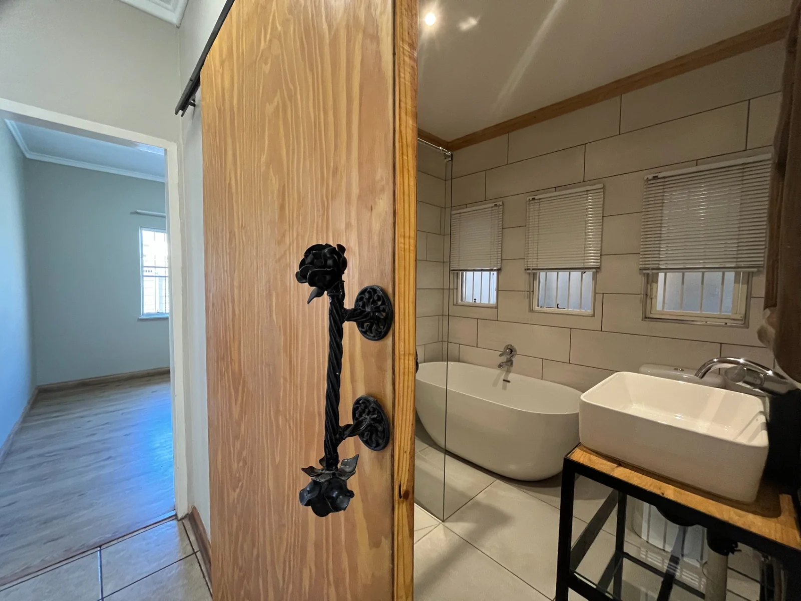 Pristine townhouse in popular complex.<br/>
