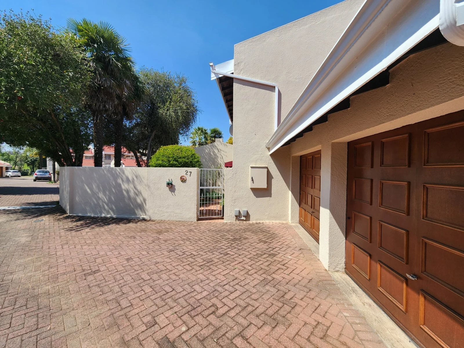 A RARE GEM IN ATLASVILLE — BEAUTY, TRANQUILLITY & EASY LIVING.
