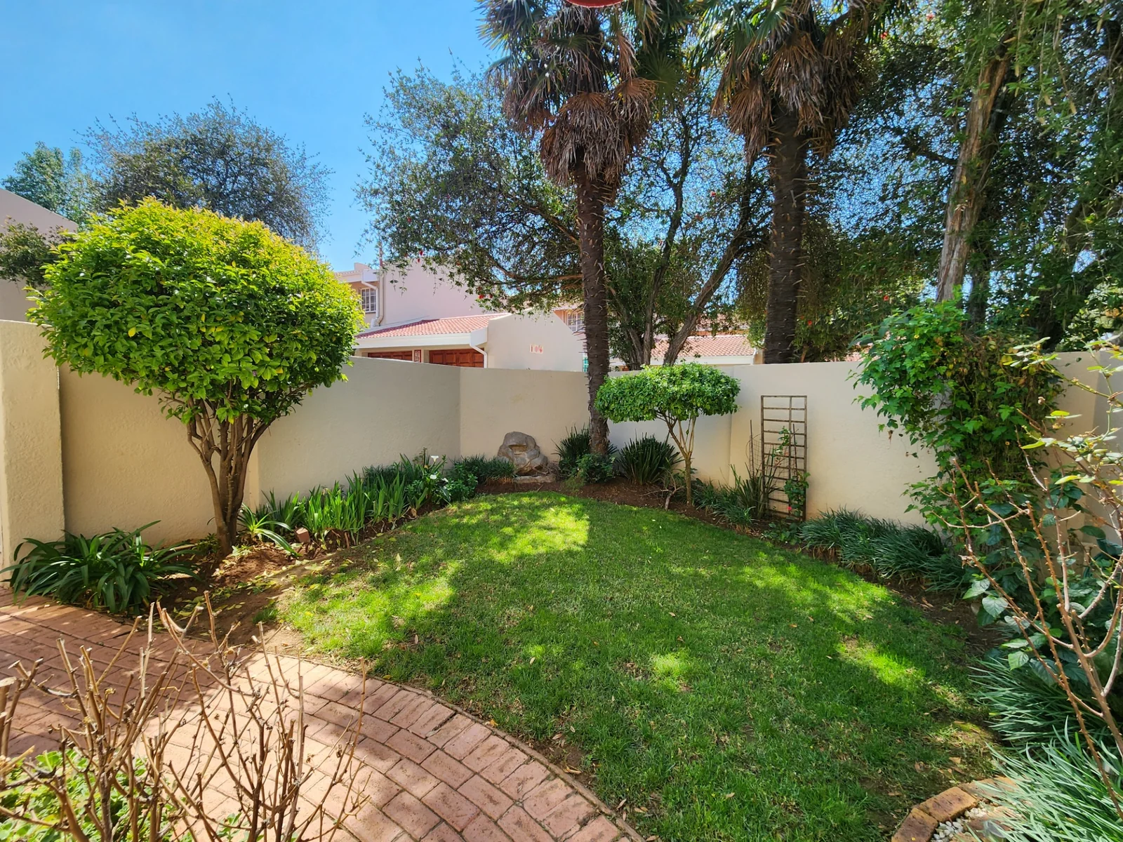 A RARE GEM IN ATLASVILLE — BEAUTY, TRANQUILLITY & EASY LIVING.