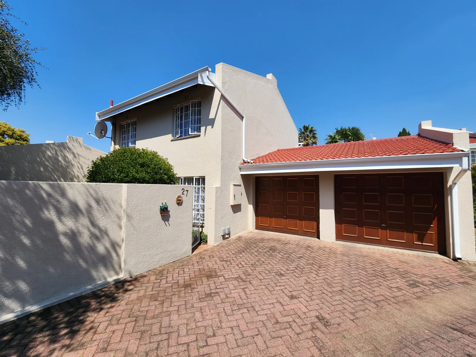 A RARE GEM IN ATLASVILLE — BEAUTY, TRANQUILLITY & EASY LIVING.