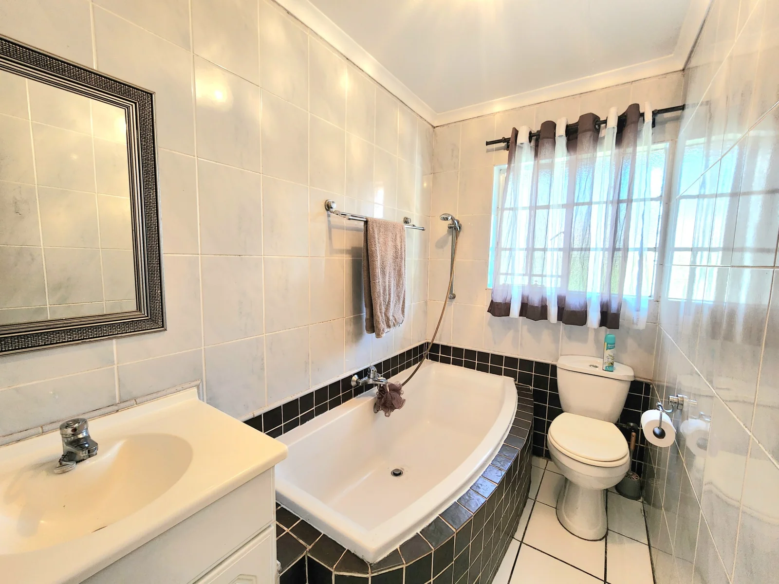 A RARE GEM IN ATLASVILLE — BEAUTY, TRANQUILLITY & EASY LIVING.