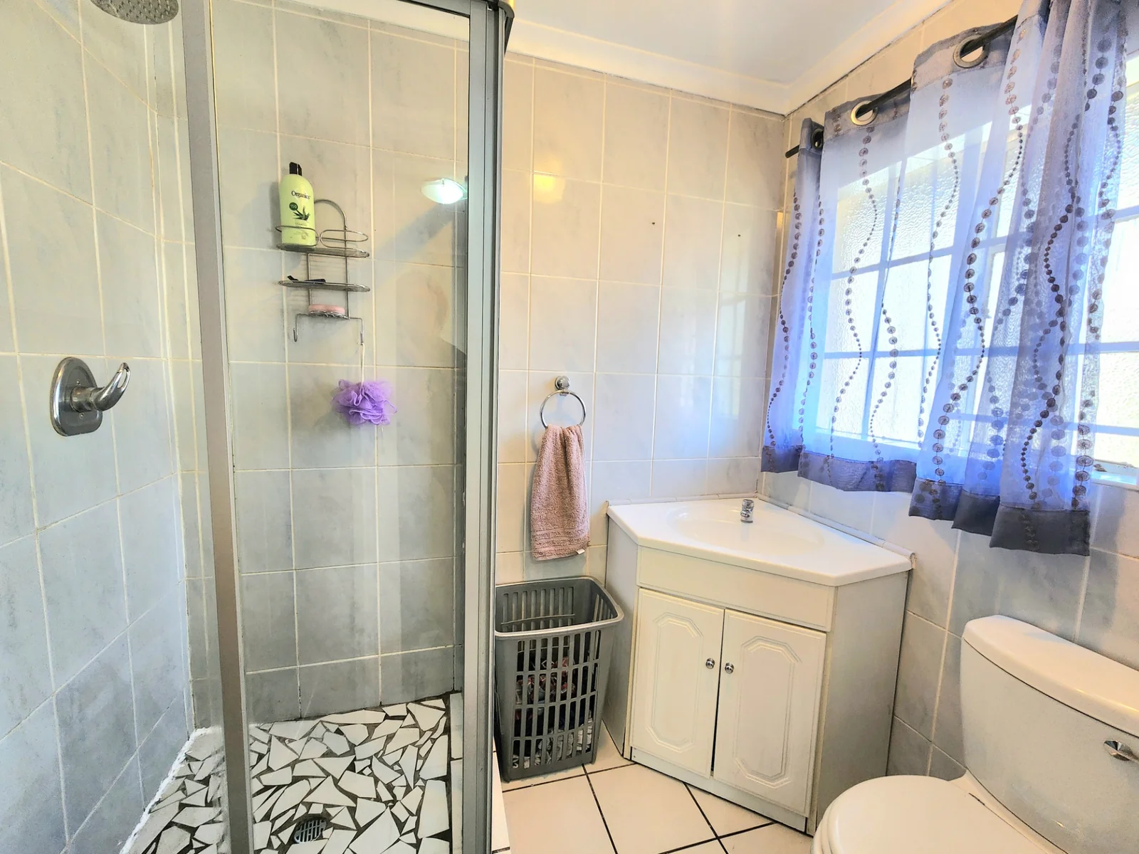 A RARE GEM IN ATLASVILLE — BEAUTY, TRANQUILLITY & EASY LIVING.