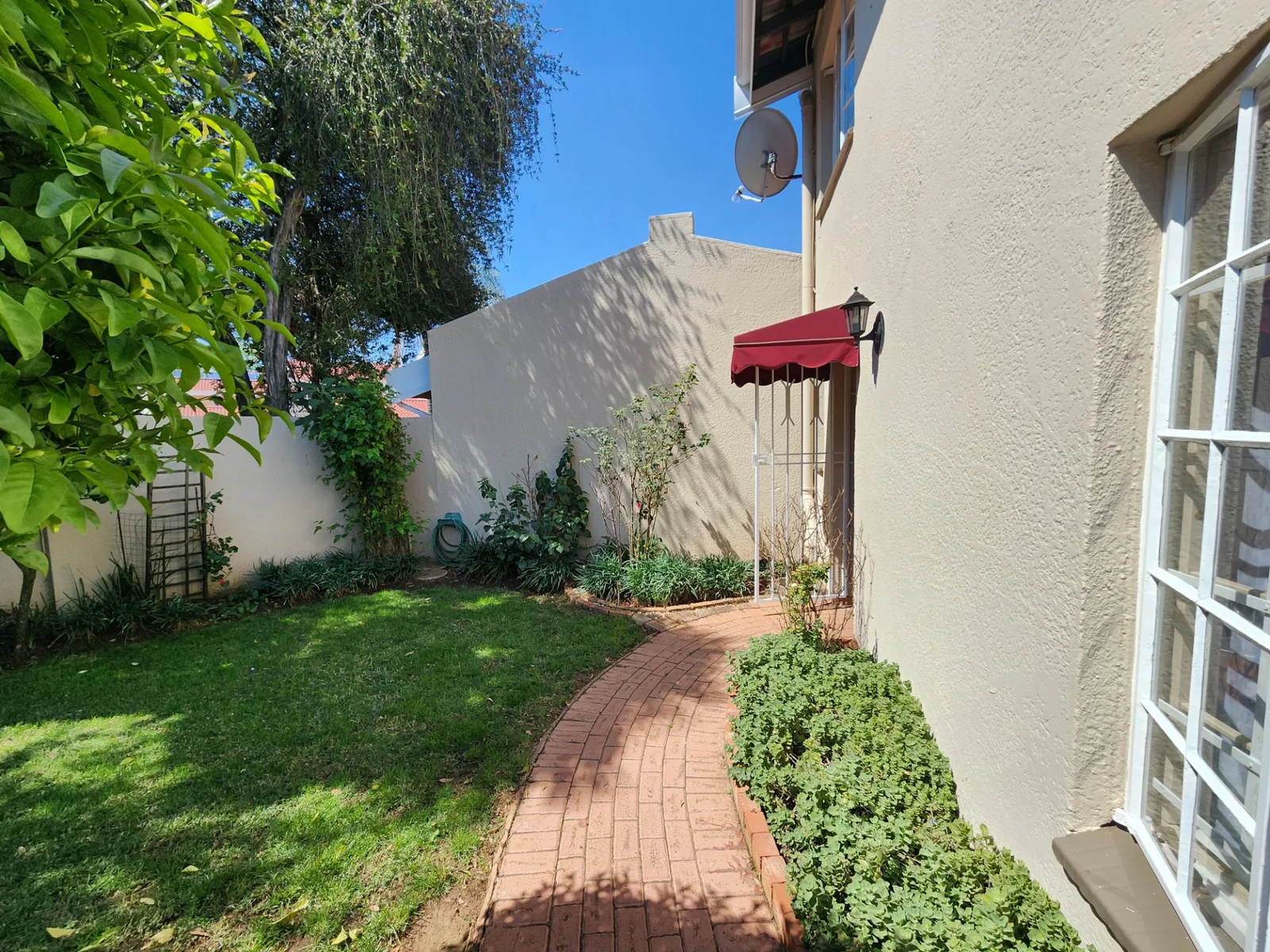 A RARE GEM IN ATLASVILLE — BEAUTY, TRANQUILLITY & EASY LIVING.