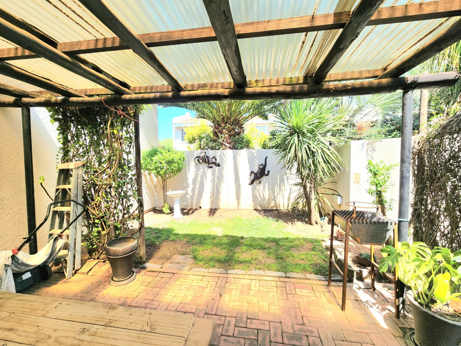 A RARE GEM IN ATLASVILLE — BEAUTY, TRANQUILLITY & EASY LIVING.