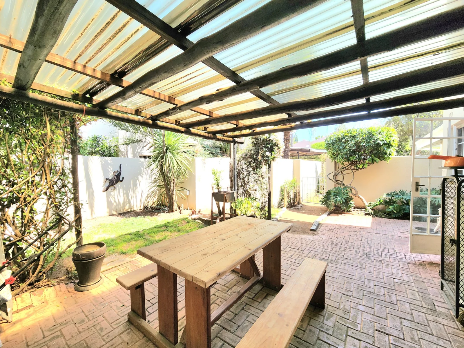 A RARE GEM IN ATLASVILLE — BEAUTY, TRANQUILLITY & EASY LIVING.