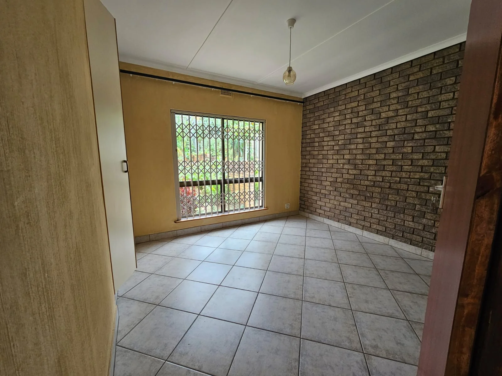 Move-in ready home in Panorama