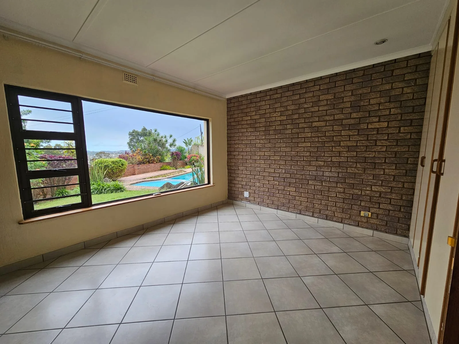 Move-in ready home in Panorama