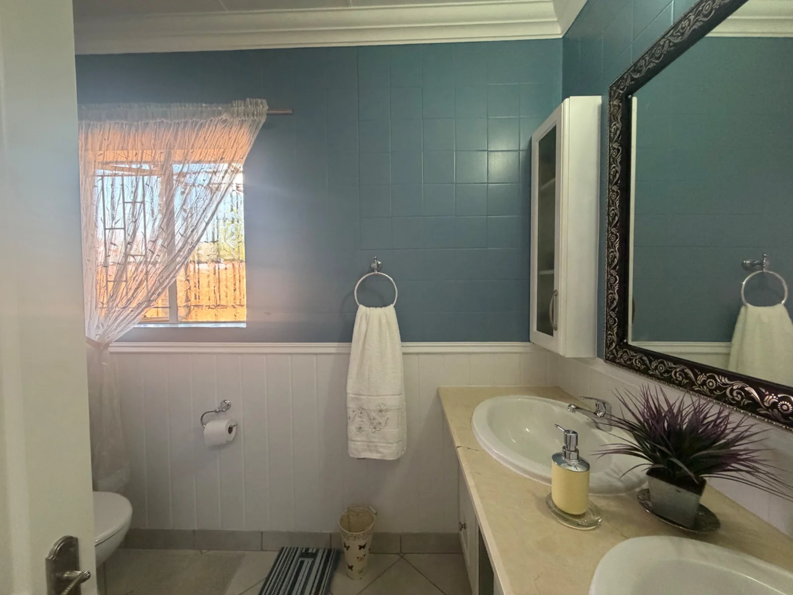 NEW LISTING ........ NEWLY RENOVATED SIMPLEX ..... MOVE RIGHT IN!!