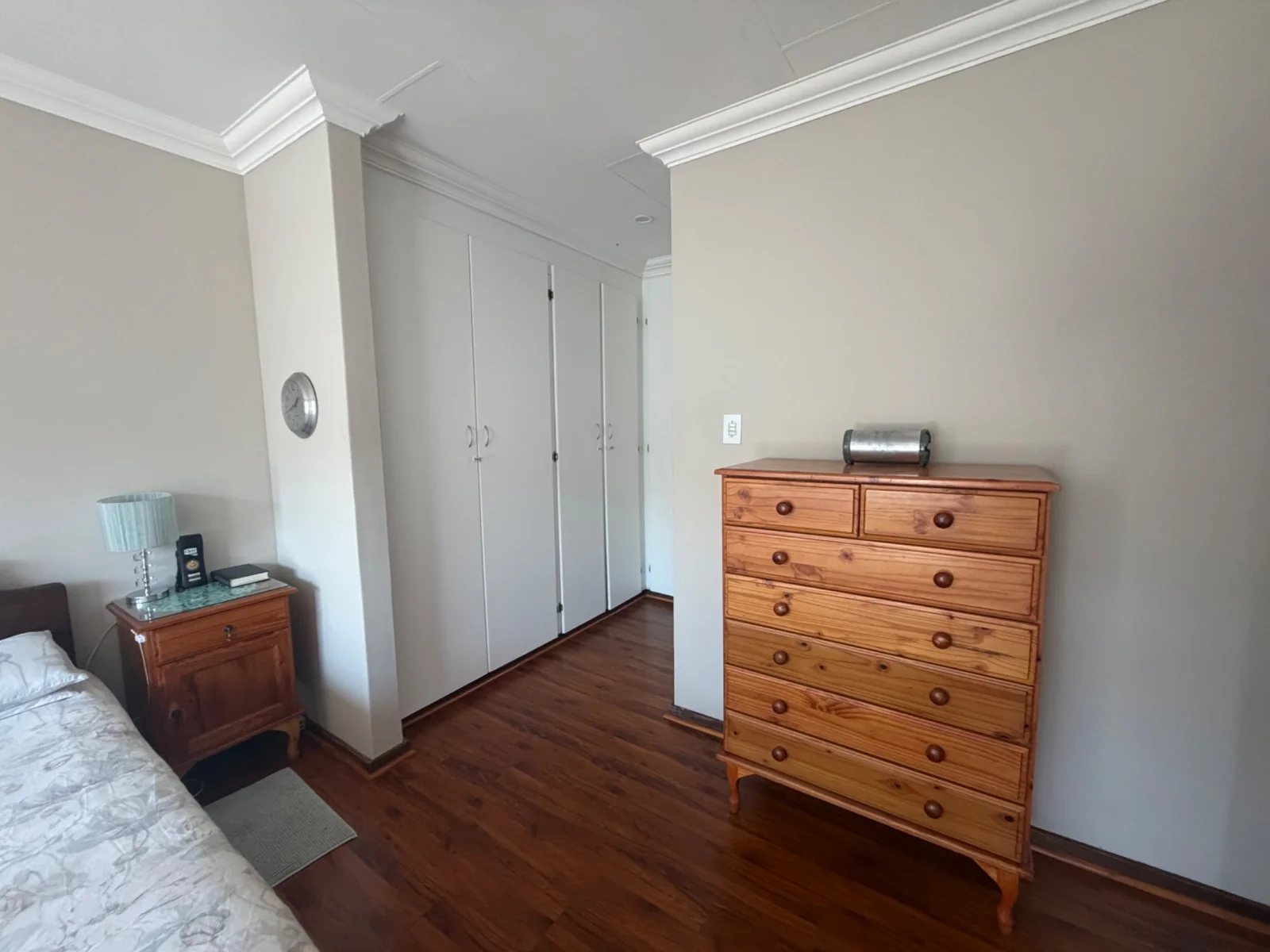 NEW LISTING ........ NEWLY RENOVATED SIMPLEX ..... MOVE RIGHT IN!!