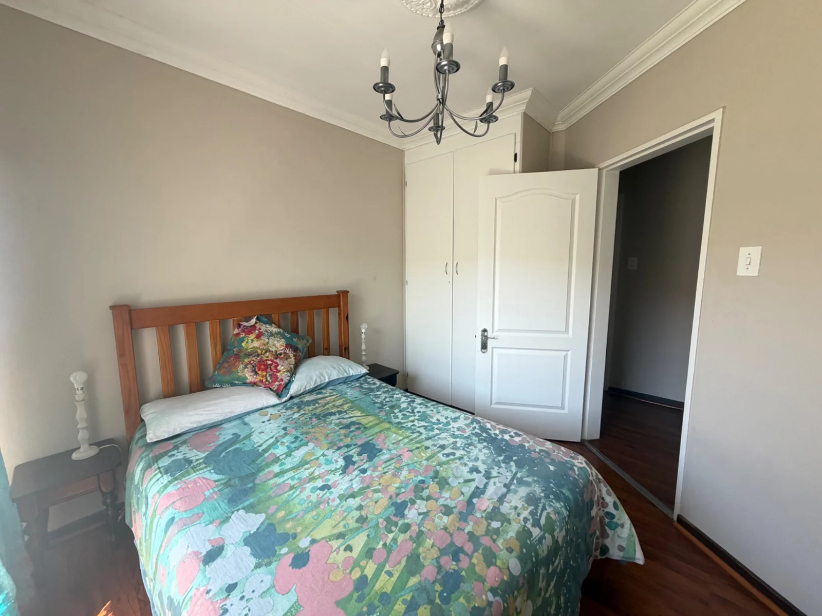 NEW LISTING ........ NEWLY RENOVATED SIMPLEX ..... MOVE RIGHT IN!!