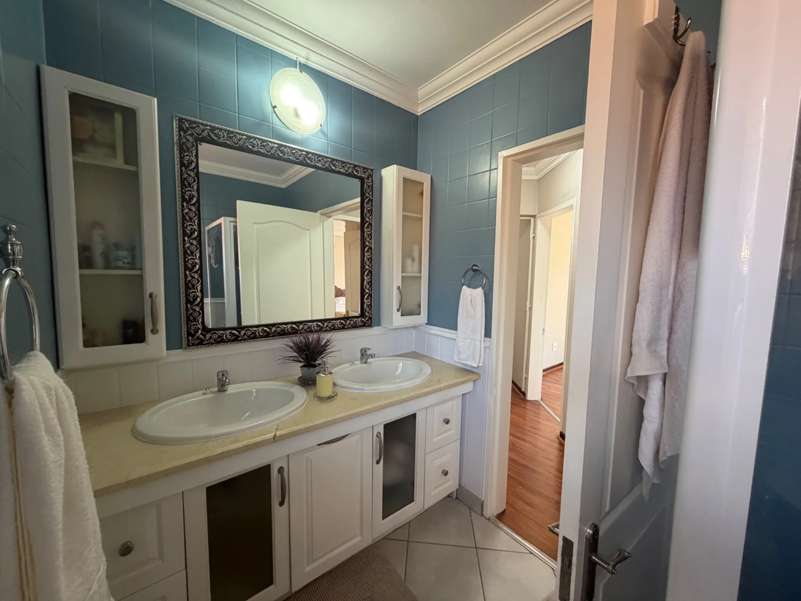 NEW LISTING ........ NEWLY RENOVATED SIMPLEX ..... MOVE RIGHT IN!!