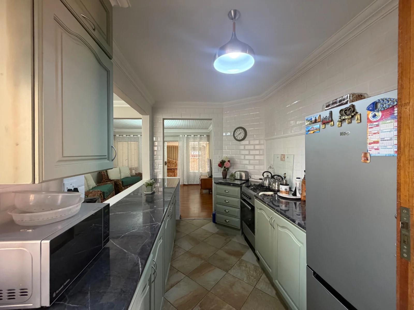 NEW LISTING ........ NEWLY RENOVATED SIMPLEX ..... MOVE RIGHT IN!!
