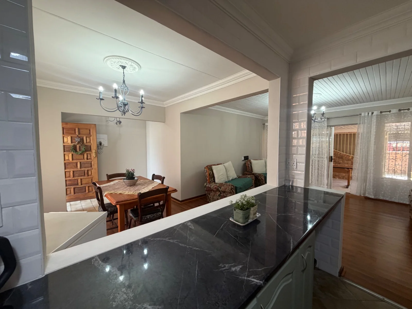 NEW LISTING ........ NEWLY RENOVATED SIMPLEX ..... MOVE RIGHT IN!!