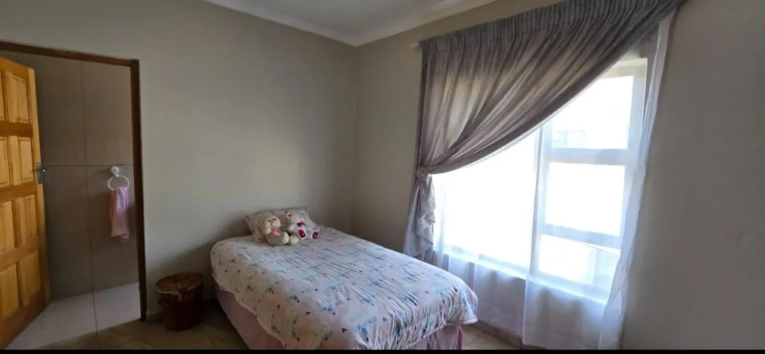 4 Bedroom, 3 bath, 2 shower & 4 toilets, double garage with access to private garden in secure, upmarket complex.  Available immediately!