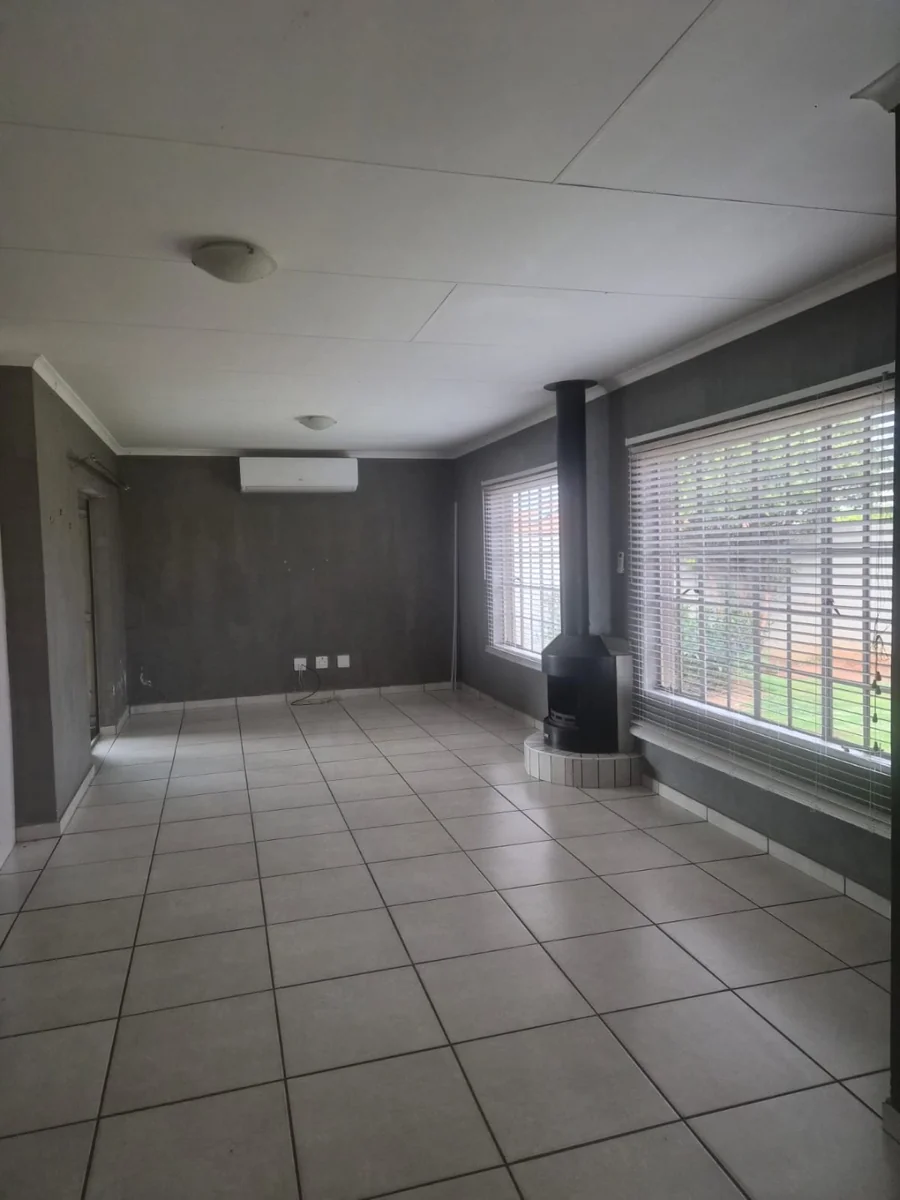 House for Rent, Waterkloof East