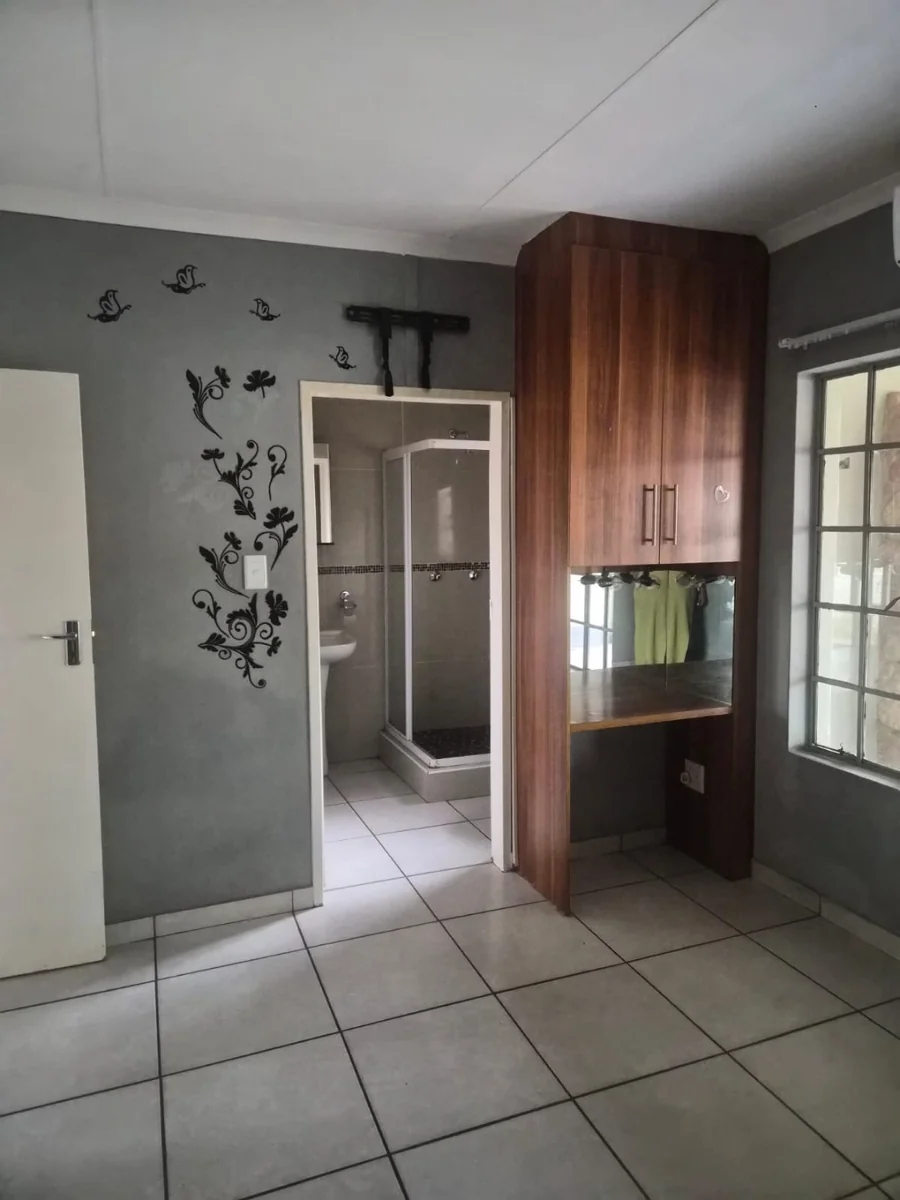 House for Rent, Waterkloof East