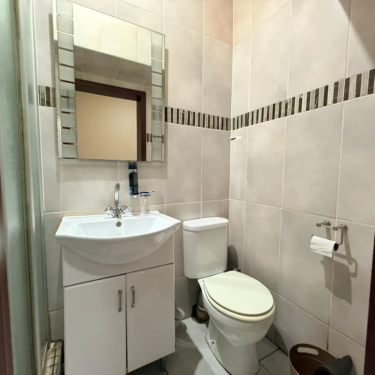 Spacious 4-Bedroom Home with Flatlet Near College Campus