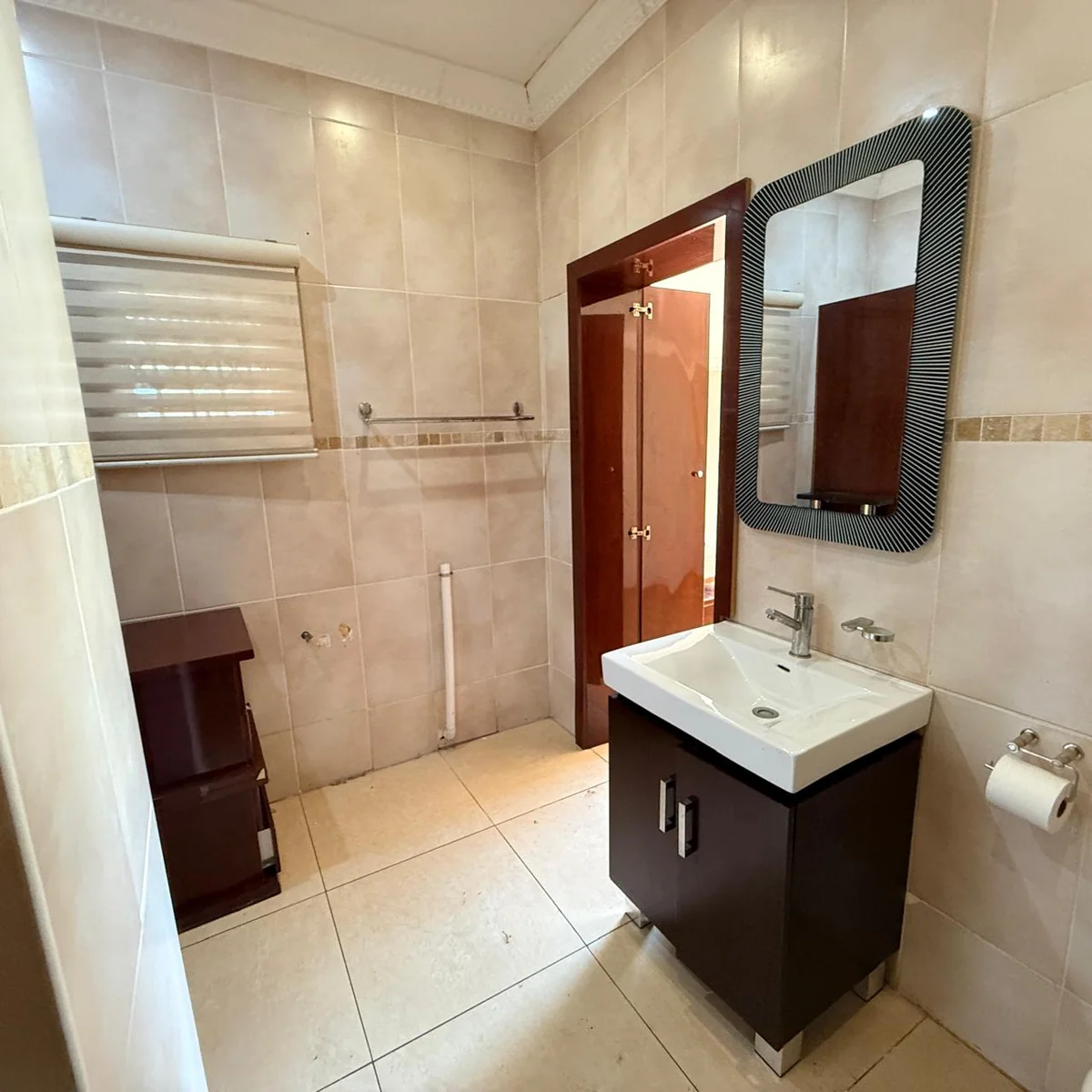 Spacious 4-Bedroom Home with Flatlet Near College Campus