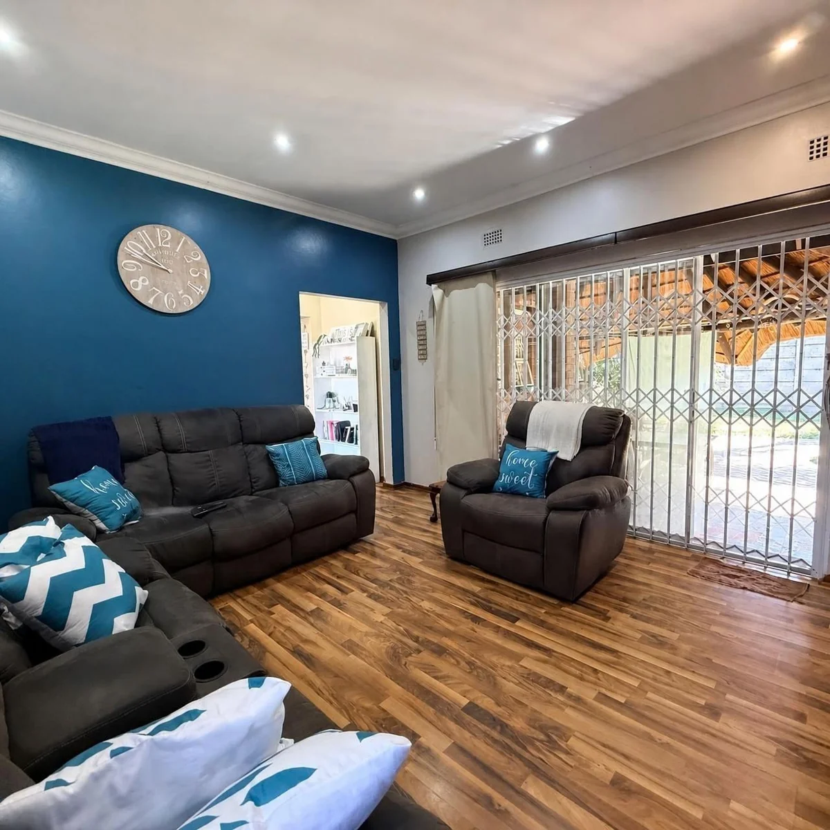 Spacious 4-Bedroom Home with Flatlet Near College Campus