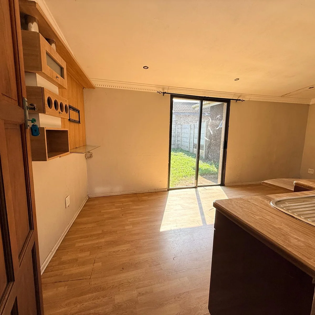 Spacious 4-Bedroom Home with Flatlet Near College Campus