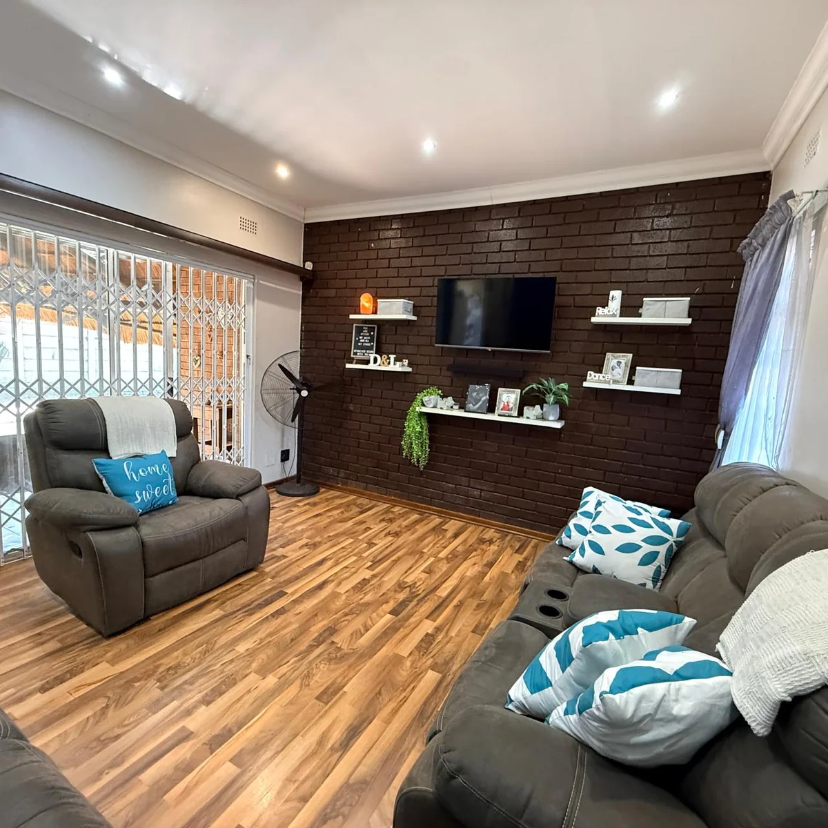 Spacious 4-Bedroom Home with Flatlet Near College Campus