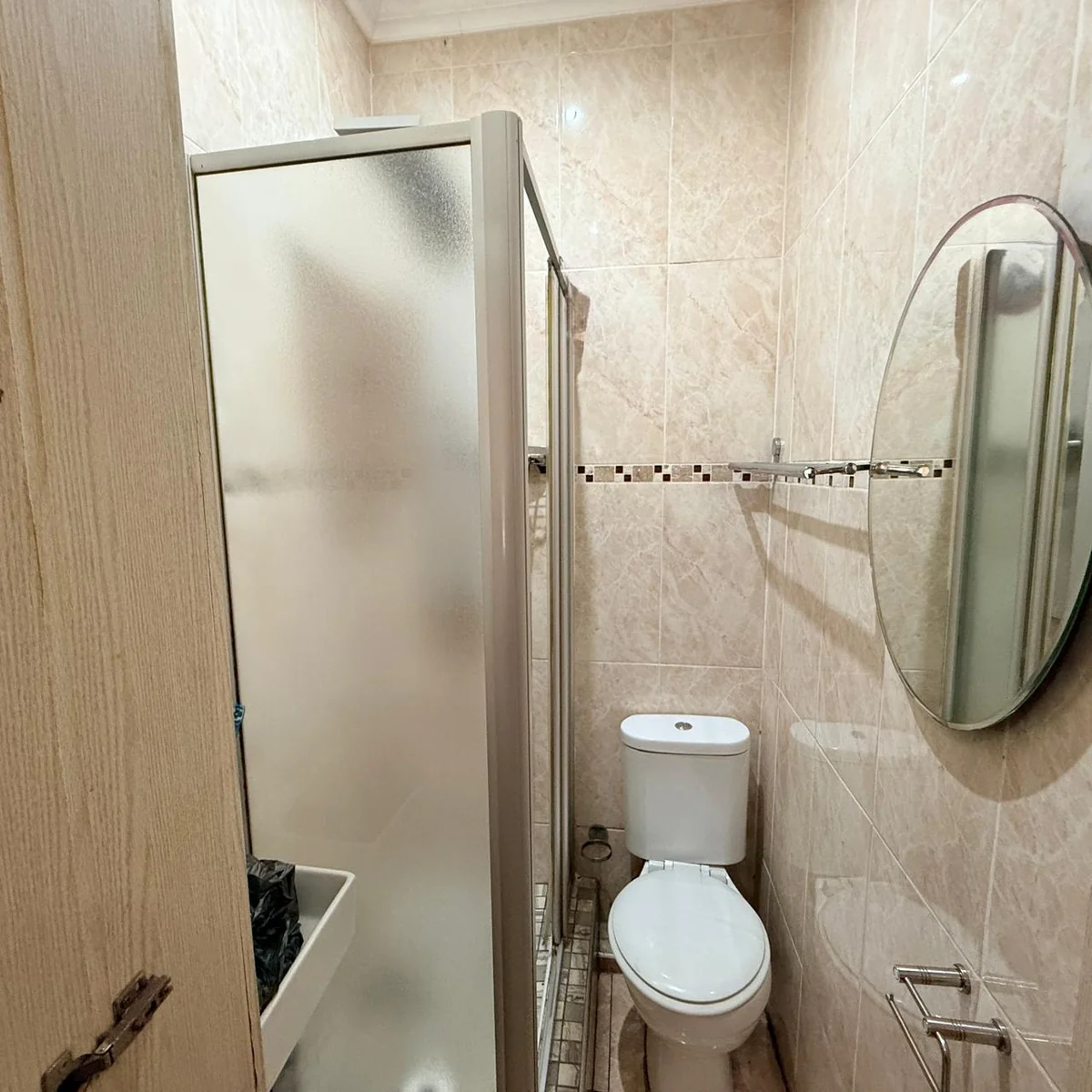 Spacious 4-Bedroom Home with Flatlet Near College Campus
