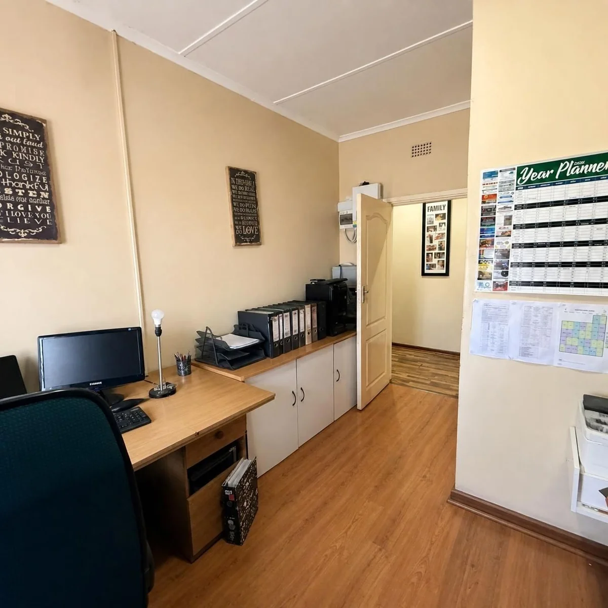 Spacious 4-Bedroom Home with Flatlet Near College Campus