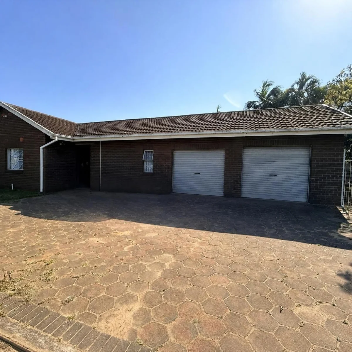Spacious 4-Bedroom Home with Flatlet Near College Campus