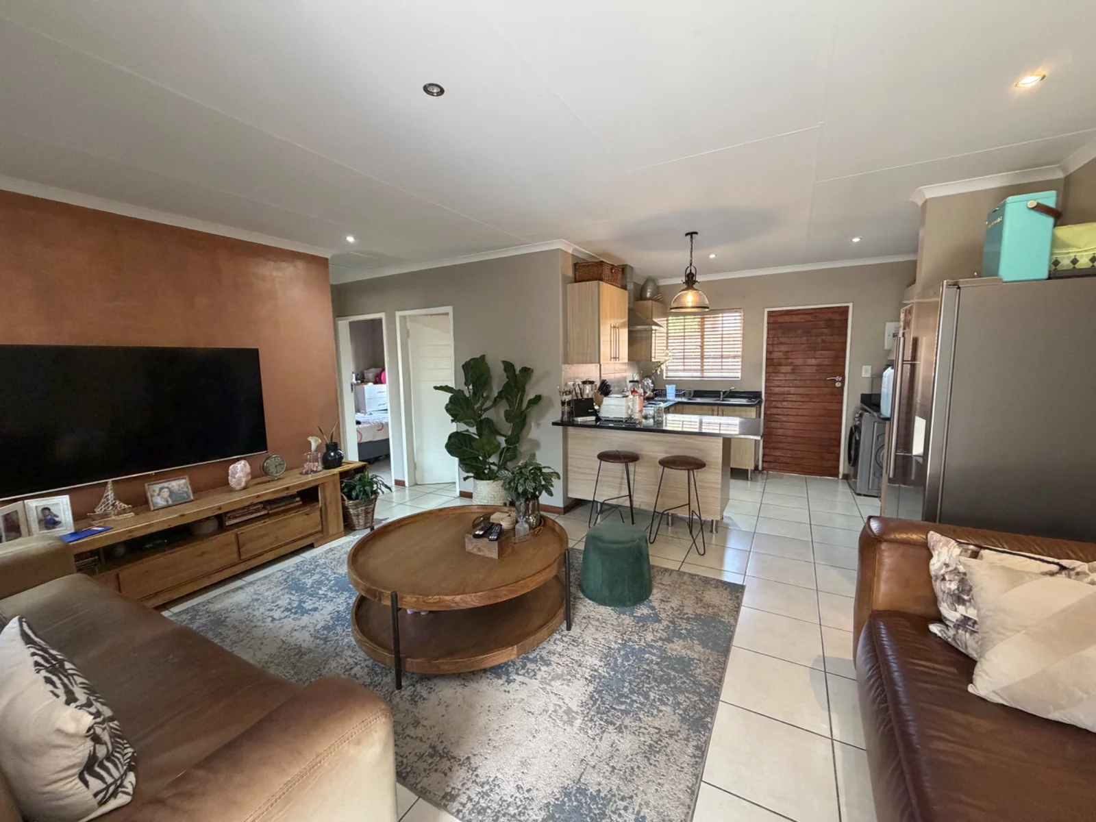 NEW LISTING ...... CORNER UNIT SIMPLEX!