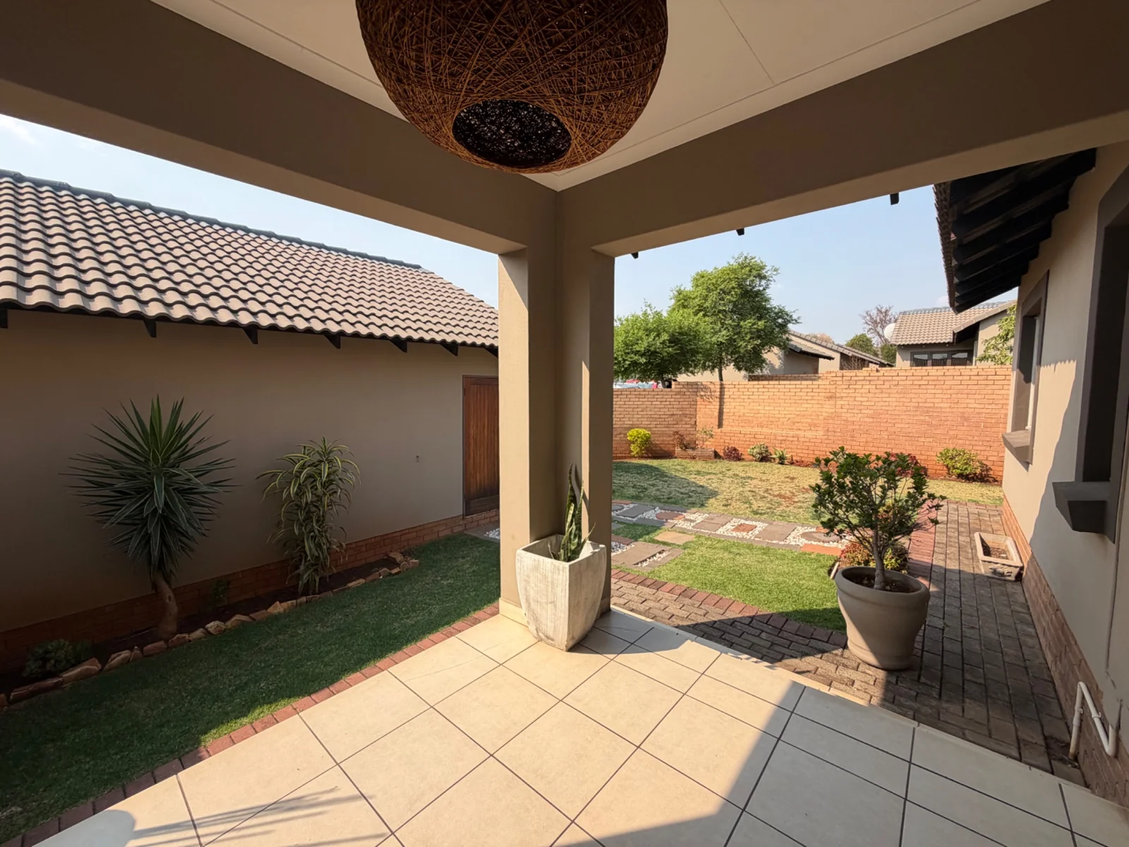NEW LISTING ...... CORNER UNIT SIMPLEX!