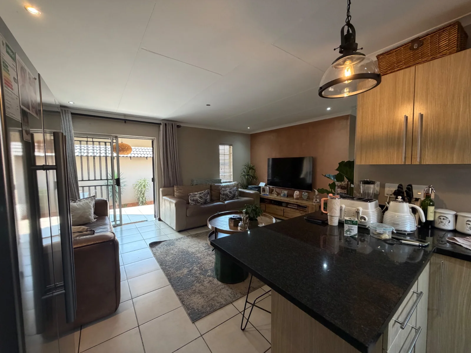NEW LISTING ...... CORNER UNIT SIMPLEX!