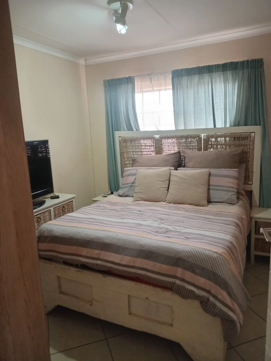 A lovely 2bed, 1 bath and lock up  garage, in Sagewood, Noordwyk