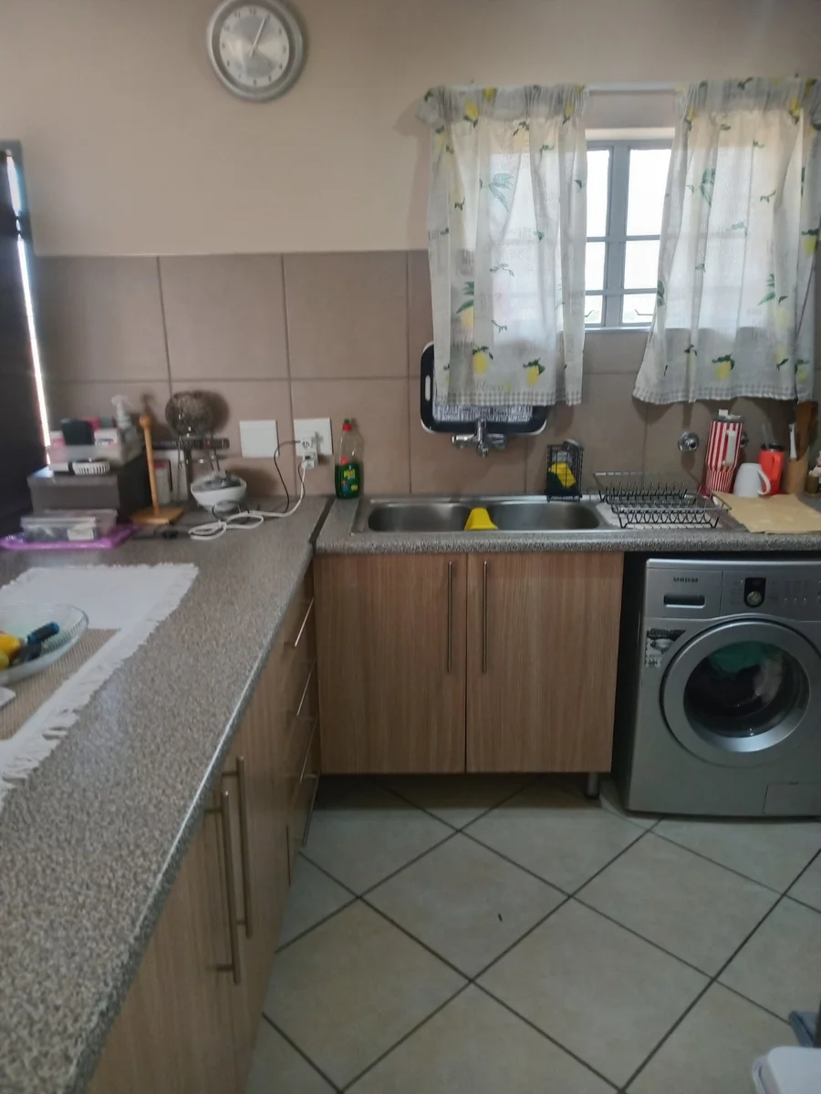 A lovely 2bed, 1 bath and lock up  garage, in Sagewood, Noordwyk