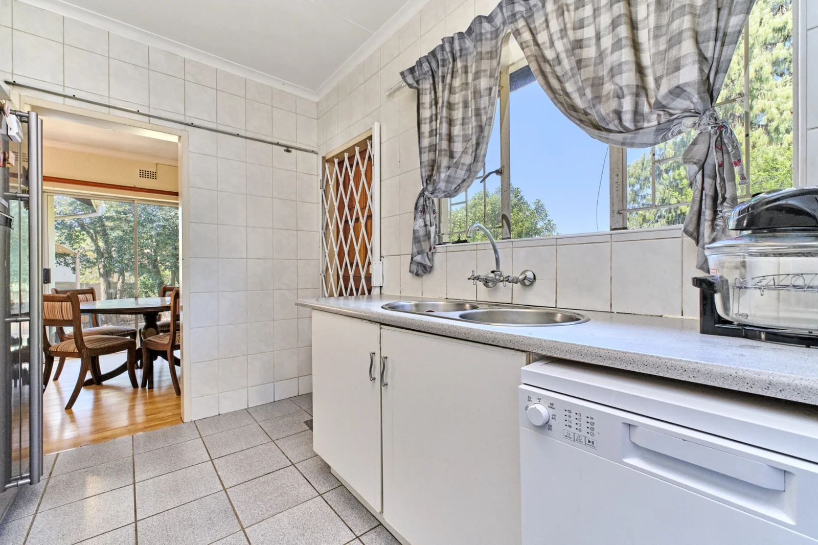 3 Bedroom, 2 Bathroom Home for Sale in Weltevreden Park