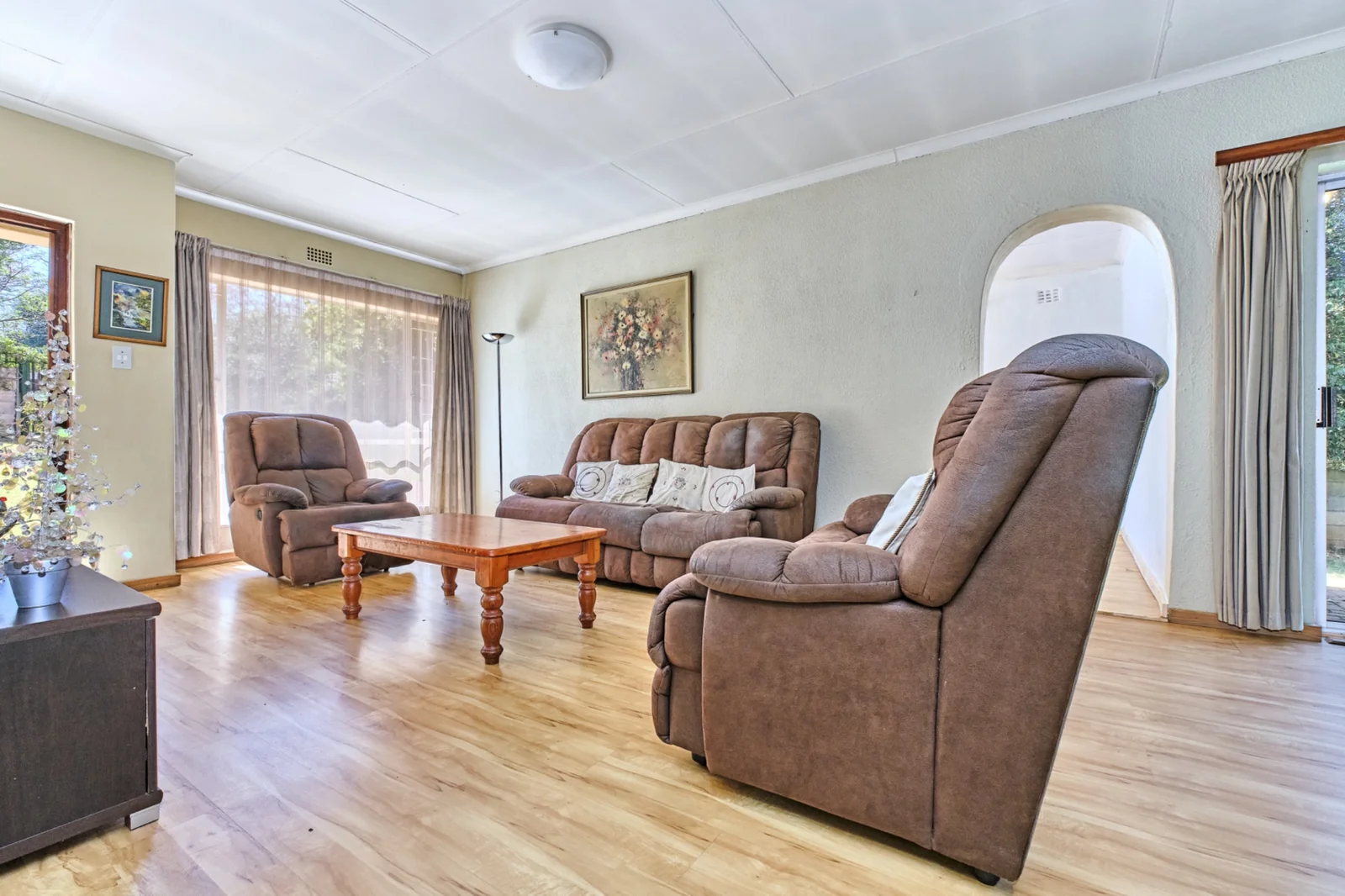 3 Bedroom, 2 Bathroom Home for Sale in Weltevreden Park