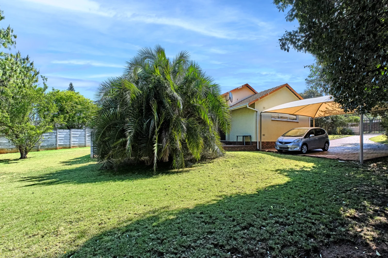 3 Bedroom, 2 Bathroom Home for Sale in Weltevreden Park