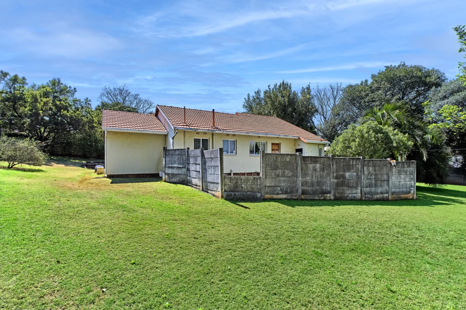 3 Bedroom, 2 Bathroom Home for Sale in Weltevreden Park
