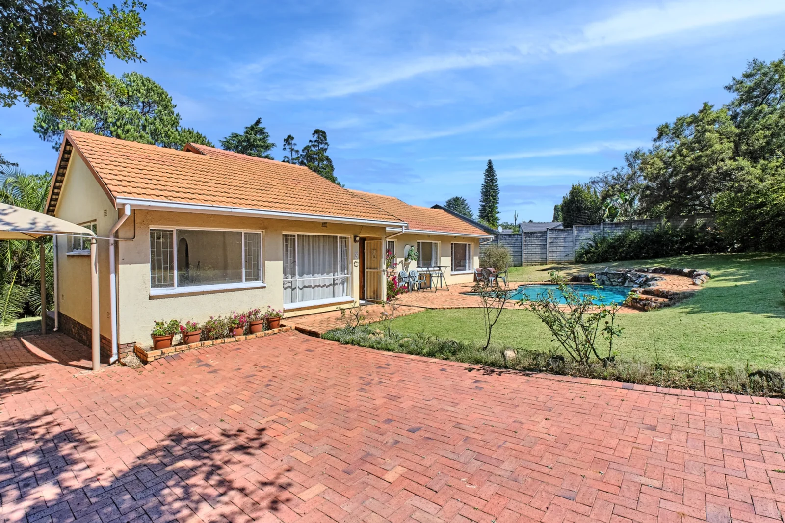 3 Bedroom, 2 Bathroom Home for Sale in Weltevreden Park