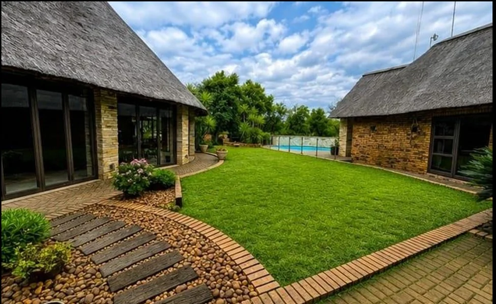 A Luxurious Bush Retreat in the sought after Marekele Eco Estate , Thabazimbi, just waiting for the Fortunate Family to live your Best Life.