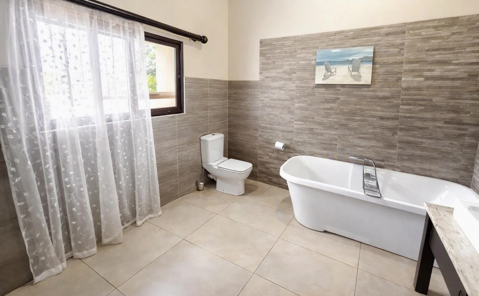 A Luxurious Bush Retreat in the sought after Marekele Eco Estate , Thabazimbi, just waiting for the Fortunate Family to live your Best Life.