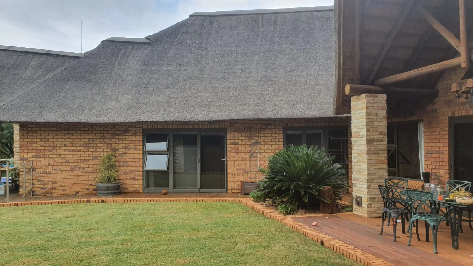 A Luxurious Bush Retreat in the sought after Marekele Eco Estate , Thabazimbi, just waiting for the Fortunate Family to live your Best Life.