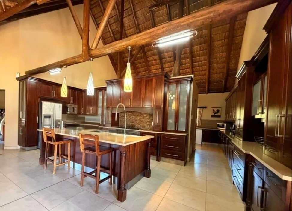 A Luxurious Bush Retreat in the sought after Marekele Eco Estate , Thabazimbi, just waiting for the Fortunate Family to live your Best Life.