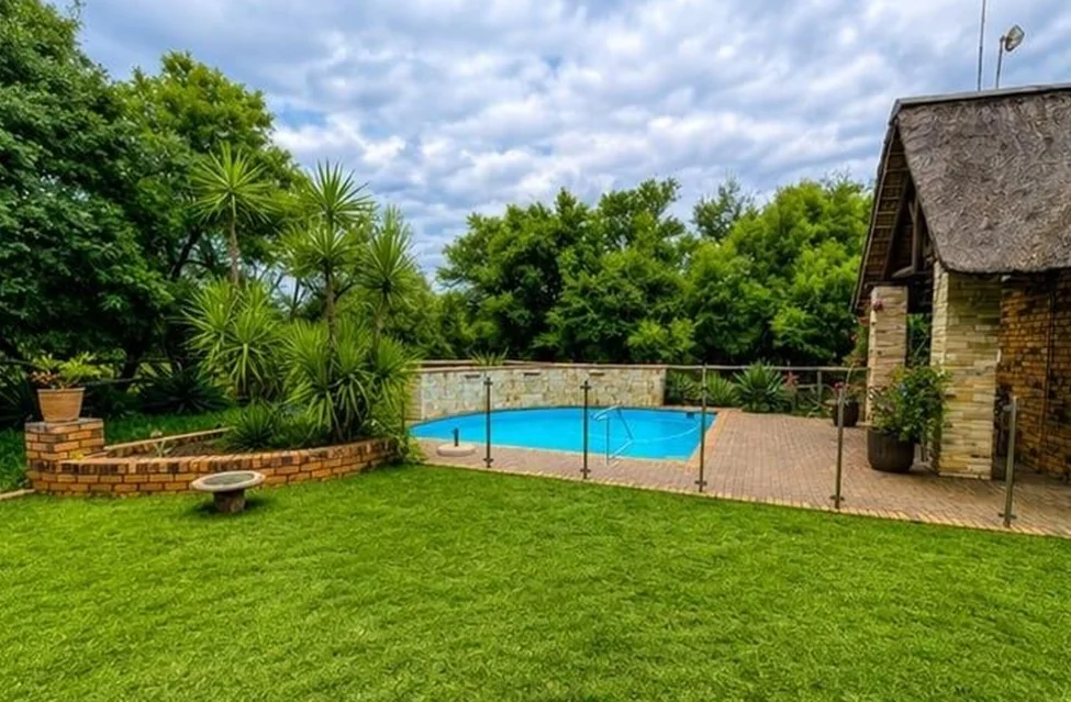 A Luxurious Bush Retreat in the sought after Marekele Eco Estate , Thabazimbi, just waiting for the Fortunate Family to live your Best Life.