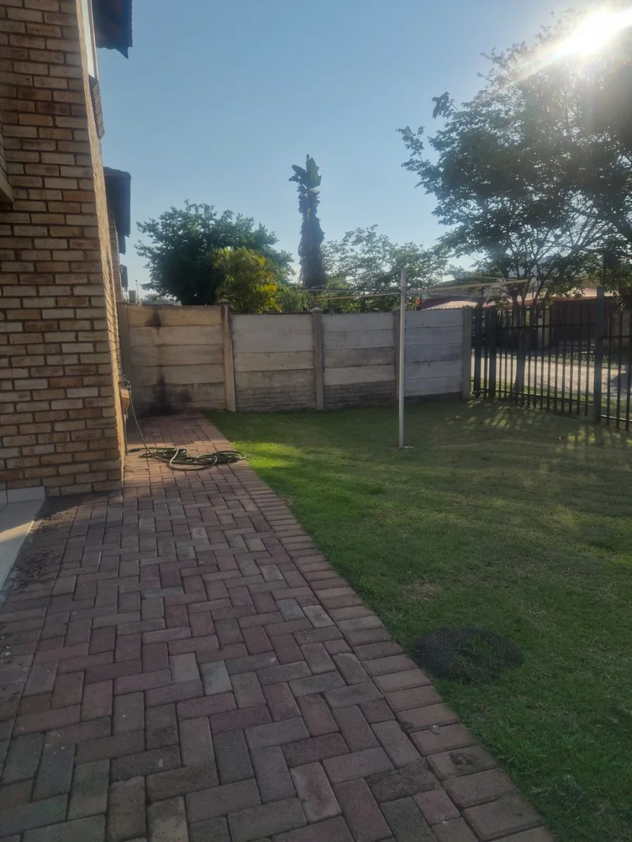 House to Rent in Waterval East
